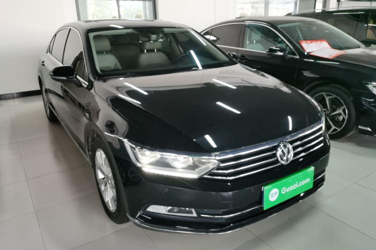 Used Volkswagen Magotan 2017 330TSI DSG Luxury Model Front Right 45 Deg
