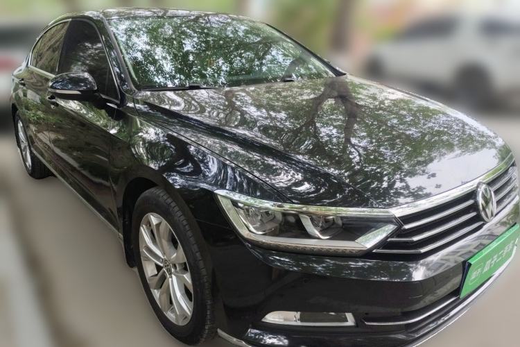 Used Volkswagen Magotan 2017 330TSI DSG Luxury Model Front Right 45 Deg