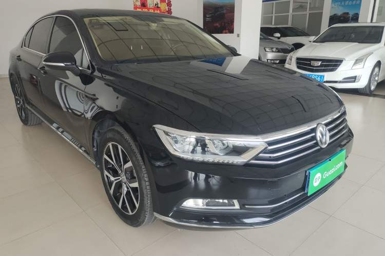 Used Volkswagen Magotan 2017 330TSI DSG Luxury Model Front Right 45 Deg