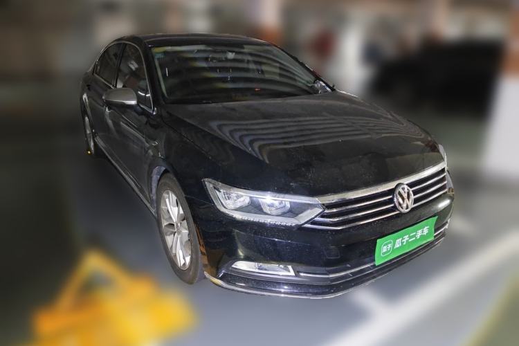 Used Volkswagen Magotan 2017 330TSI DSG Luxury Model Front Right 45 Deg