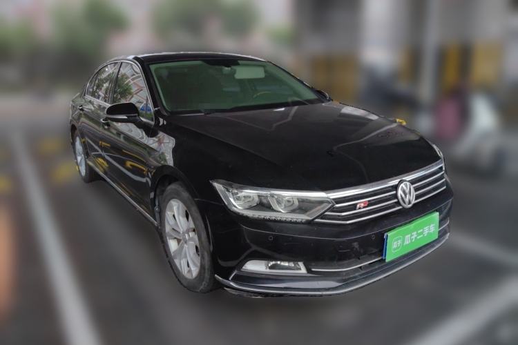 Used Volkswagen Magotan 2017 330TSI DSG Luxury Model Front Right 45 Deg