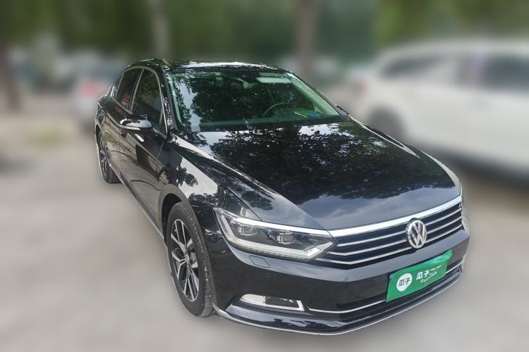 Used Volkswagen Magotan 2017 330TSI DSG Luxury Model Front Right 45 Deg
