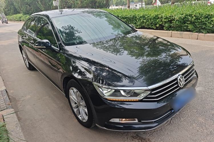 Used Volkswagen Magotan 2017 330TSI DSG Luxury Model Front Right 45 Deg