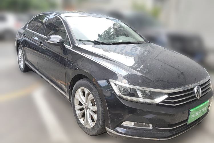 Used Volkswagen Magotan 2017 330TSI DSG Luxury Model Front Right 45 Deg