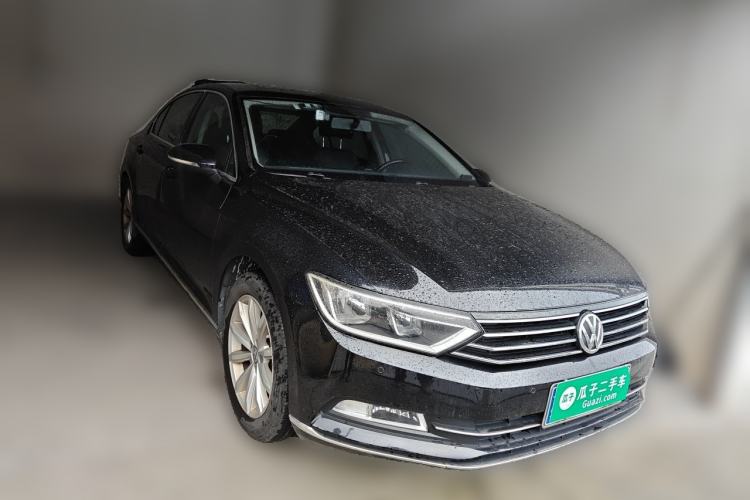 Used Volkswagen Magotan 2017 330TSI DSG Leading Model Front Right 45 Deg