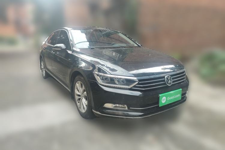 Used Volkswagen Magotan 2017 330TSI DSG Luxury Model Front Right 45 Deg