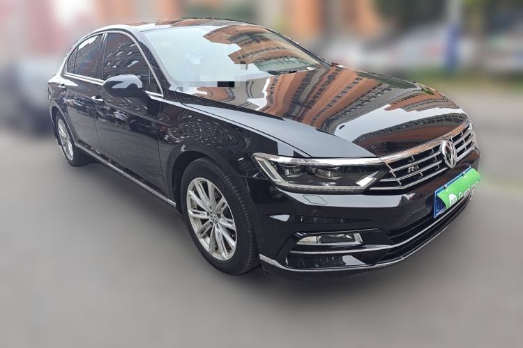 Used Volkswagen Magotan 2017 330TSI DSG Luxury Model Front Right 45 Deg