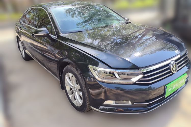 Used Volkswagen Magotan 2017 330TSI DSG Luxury Model Front Right 45 Deg