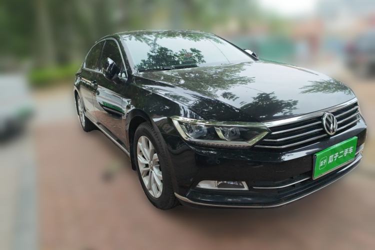 Used Volkswagen Magotan 2017 330TSI DSG Luxury Model Front Right 45 Deg