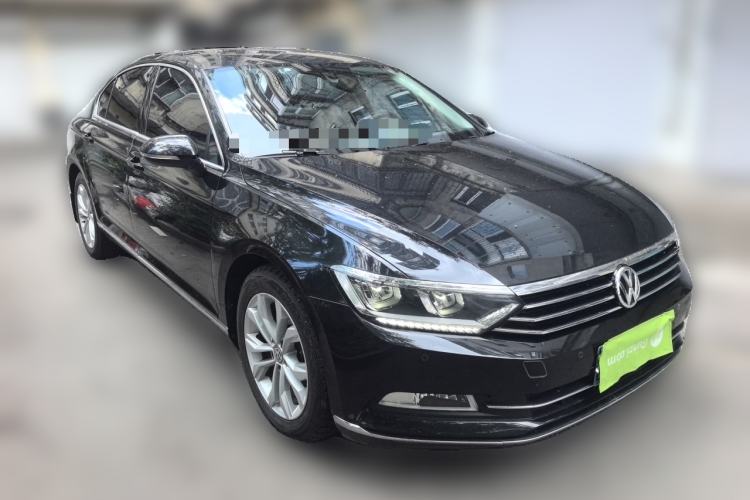 Used Volkswagen Magotan 2017 330TSI DSG Luxury Model Front Right 45 Deg