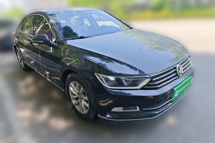 Used Volkswagen Magotan 2017 280TSI DSG Comfort Model Front Right 45 Deg