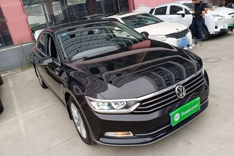 Used Volkswagen Magotan 2017 330TSI DSG Luxury Model Front Right 45 Deg