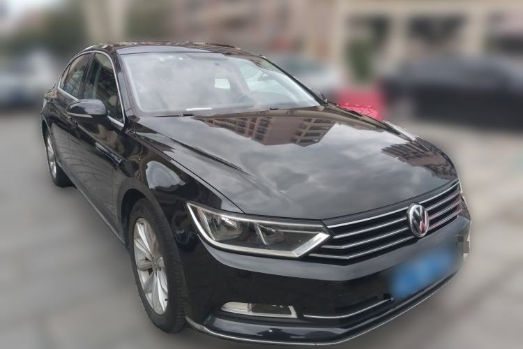 Used Volkswagen Magotan 2017 280TSI DSG Leading Edition Front Right 45 Deg