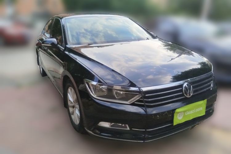 Used Volkswagen Magotan 2017 280TSI DSG Comfort Model Front Right 45 Deg