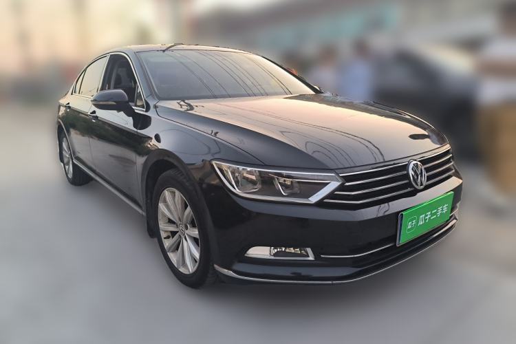 Used Volkswagen Magotan 2017 330TSI DSG Leading Model Front Right 45 Deg