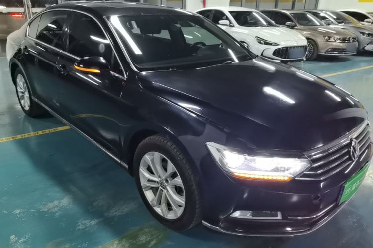 Used Volkswagen Magotan 2017 330TSI DSG Luxury Model Front Right 45 Deg