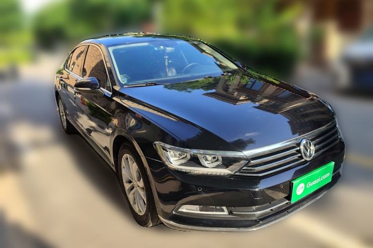 Used Volkswagen Magotan 2017 330TSI DSG Luxury Model Front Right 45 Deg