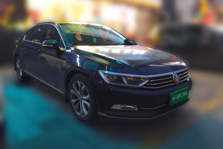 Used Volkswagen Magotan 2017 330TSI DSG Luxury Model Front Right 45 Deg