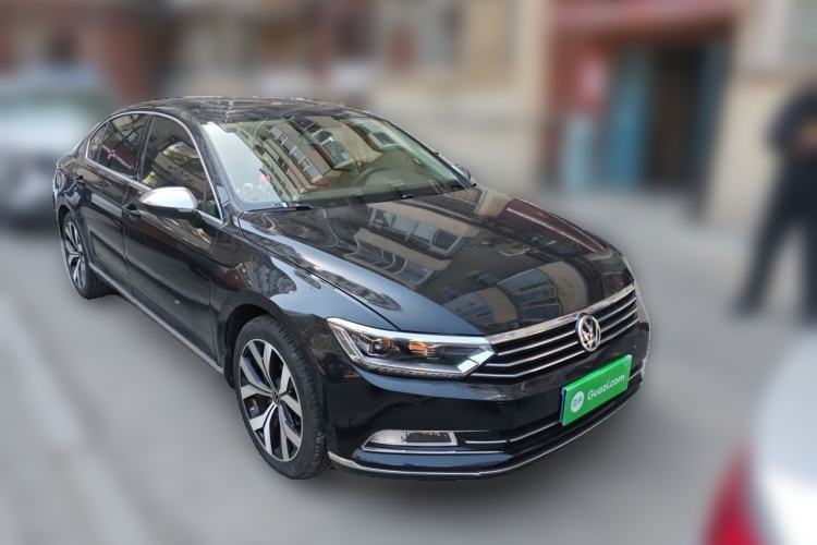 Used Volkswagen Magotan 2017 280TSI DSG Leading Edition Front Right 45 Deg