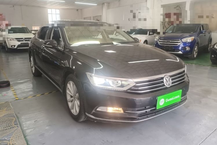 Used Volkswagen Magotan 2017 330TSI DSG Leading Model Front Right 45 Deg