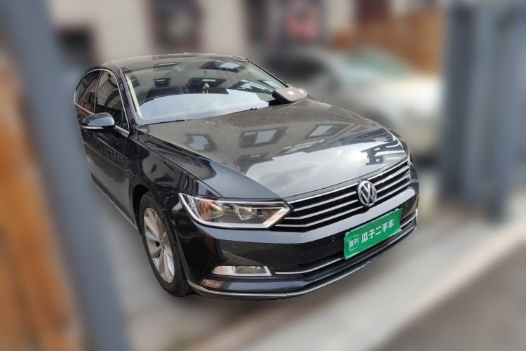 Used Volkswagen Magotan 2017 330TSI DSG Luxury Model Front Right 45 Deg