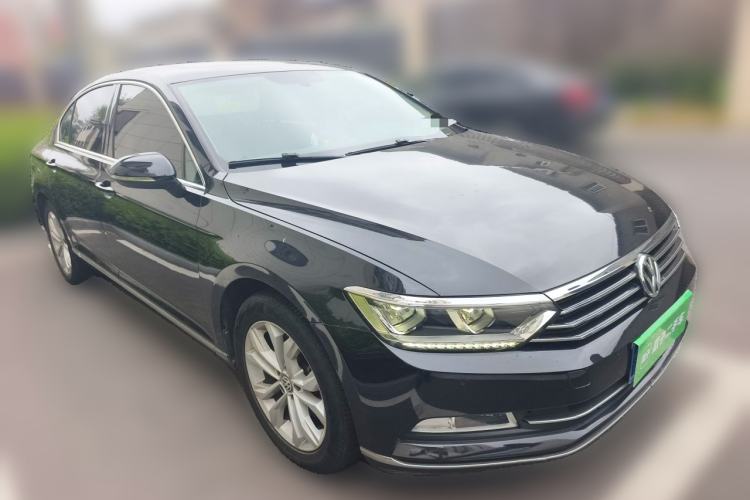 Used Volkswagen Magotan 2017 330TSI DSG Luxury Model Front Right 45 Deg