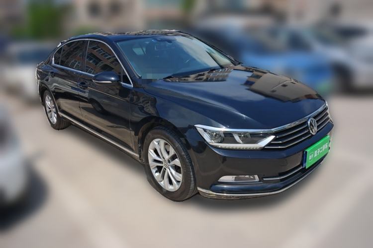 Used Volkswagen Magotan 2017 330TSI DSG Luxury Model Front Right 45 Deg