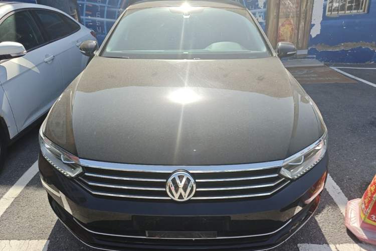Used Volkswagen Magotan 2017 330TSI DSG Luxury Model Front