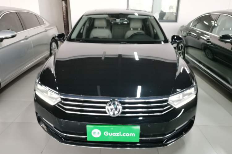 Used Volkswagen Magotan 2017 330TSI DSG Luxury Model Front