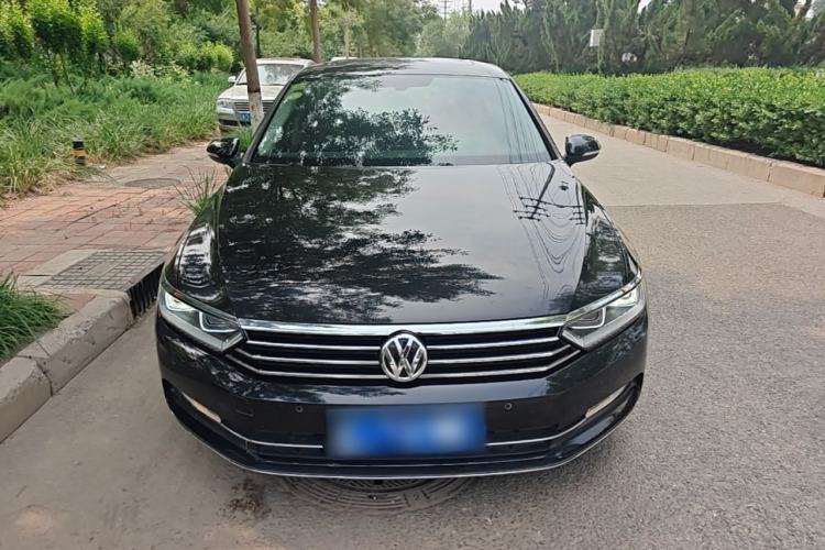 Used Volkswagen Magotan 2017 330TSI DSG Luxury Model Front