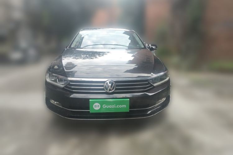 Used Volkswagen Magotan 2017 330TSI DSG Luxury Model Front