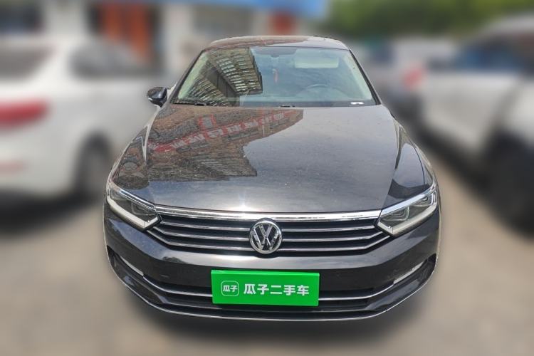 Used Volkswagen Magotan 2017 330TSI DSG Luxury Model Front