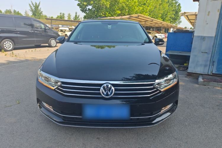 Used Volkswagen Magotan 2017 330TSI DSG Luxury Model Front