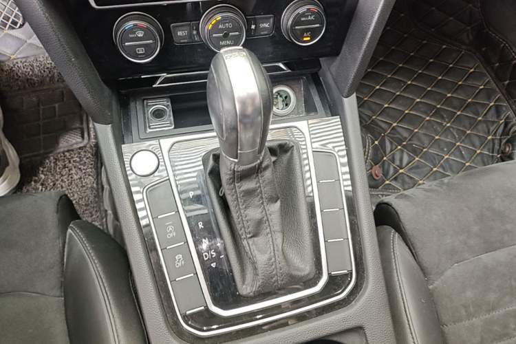 Used Volkswagen Magotan 2017 330TSI DSG Luxury Model Gear Lever