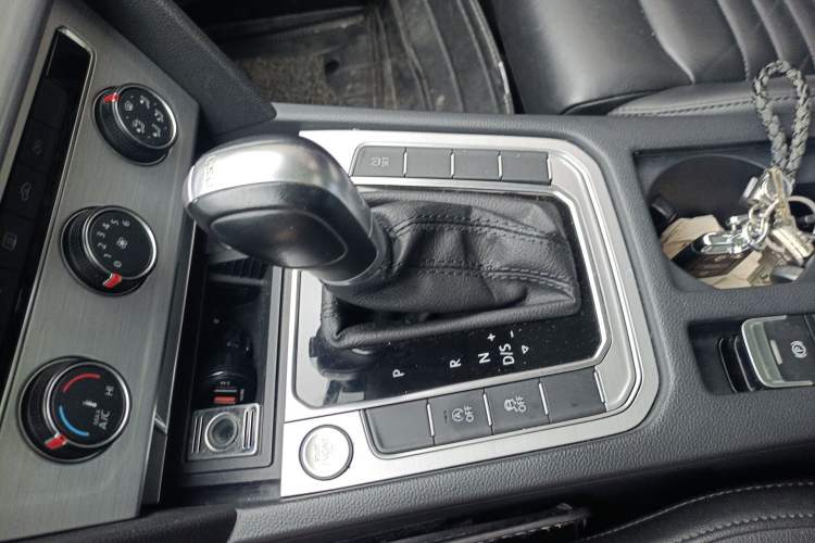 Used Volkswagen Magotan 2017 280TSI DSG Comfort Model Gear Lever