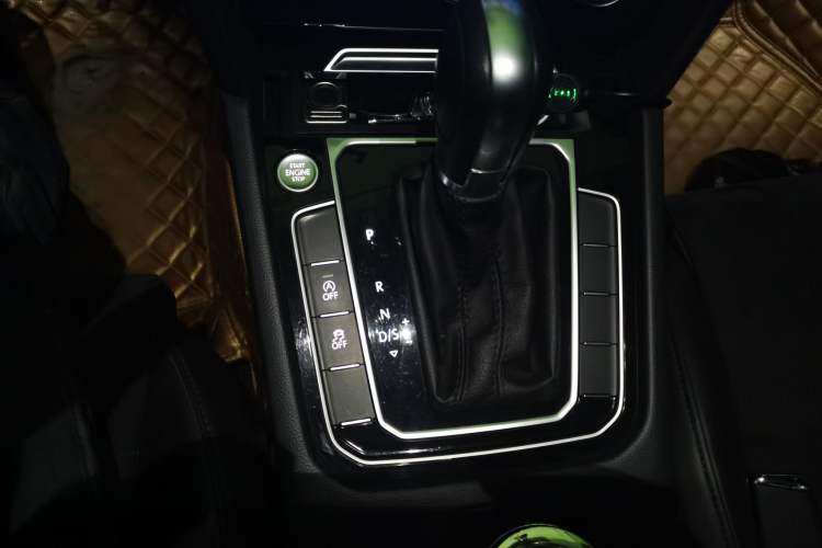 Used Volkswagen Magotan 2017 330TSI DSG Luxury Model Gear Lever