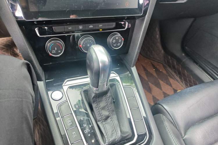 Used Volkswagen Magotan 2017 280TSI DSG Leading Edition Gear Lever