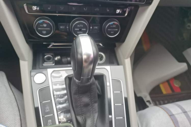 Used Volkswagen Magotan 2017 330TSI DSG Luxury Model Gear Lever