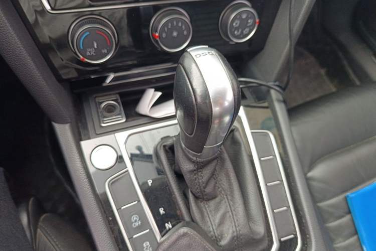 Used Volkswagen Magotan 2017 330TSI DSG Luxury Model Gear Lever