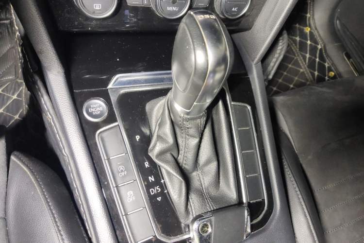 Used Volkswagen Magotan 2017 330TSI DSG Luxury Model Gear Lever