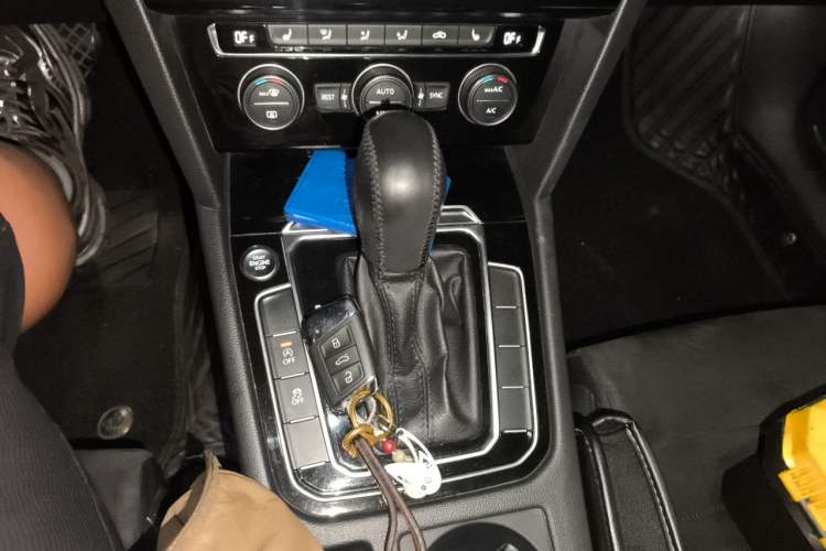 Used Volkswagen Magotan 2017 330TSI DSG Luxury Model Gear Lever