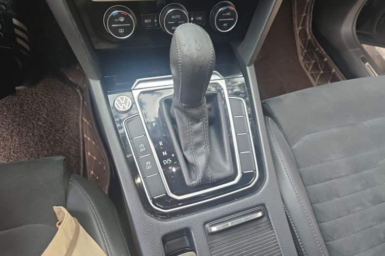 Used Volkswagen Magotan 2017 330TSI DSG Luxury Model Gear Lever