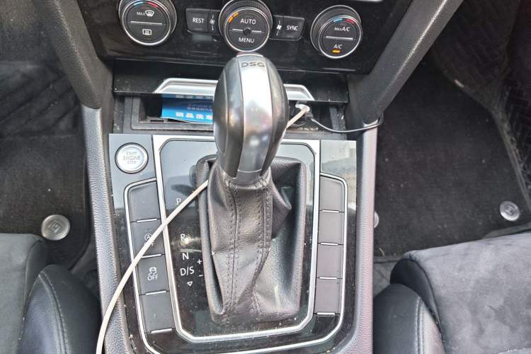 Used Volkswagen Magotan 2017 330TSI DSG Luxury Model Gear Lever