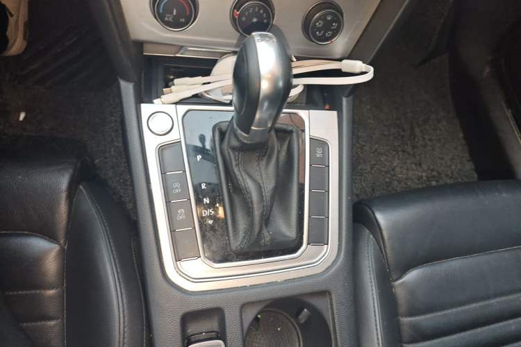 Used Volkswagen Magotan 2017 330TSI DSG Comfort Model Gear Lever