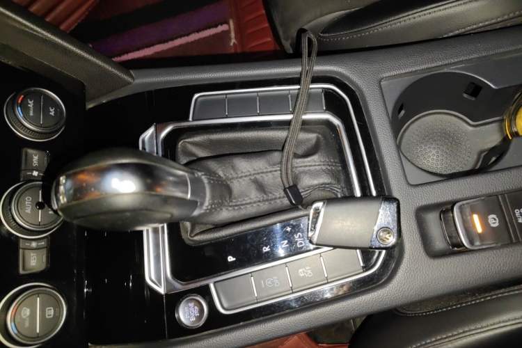 Used Volkswagen Magotan 2017 330TSI DSG Luxury Model Gear Lever