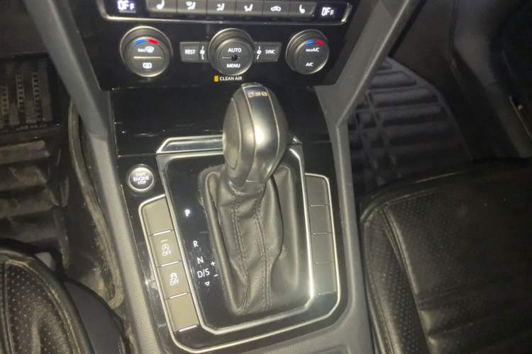 Used Volkswagen Magotan 2017 330TSI DSG Luxury Model Gear Lever