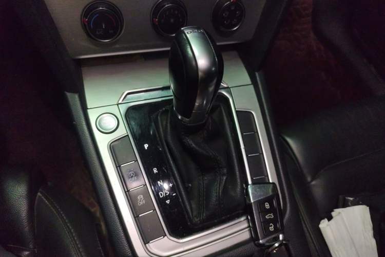Used Volkswagen Magotan 2017 280TSI DSG Comfort Model Gear Lever