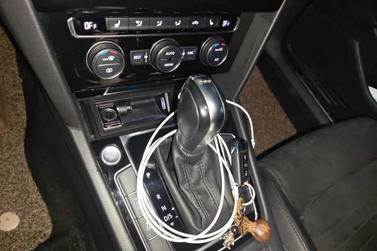 Used Volkswagen Magotan 2017 380TSI DSG Luxury Model Gear Lever
