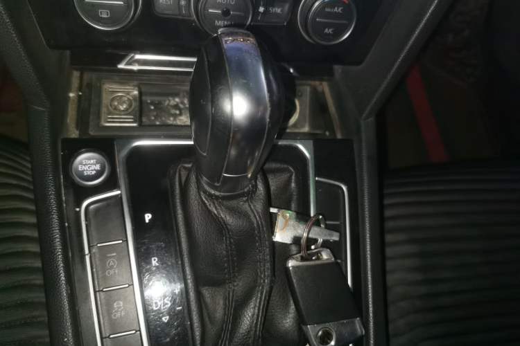 Used Volkswagen Magotan 2017 330TSI DSG Luxury Model Gear Lever