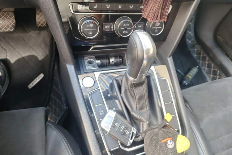 Used Volkswagen Magotan 2017 380TSI DSG Luxury Model Gear Lever